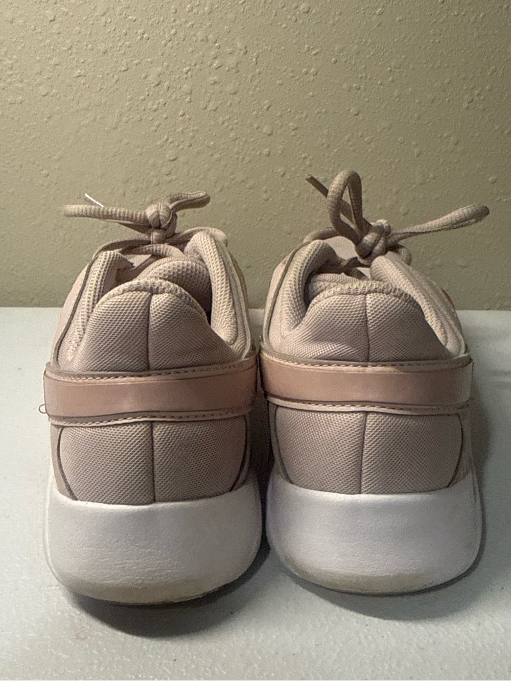 Nike Womens Legend Essential 2 Purple Running Shoes Sneakers Size 7.5 - Picture 4 of 6